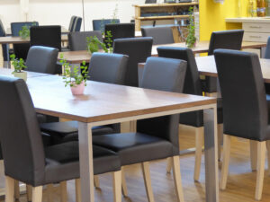 Saal-Tische-2