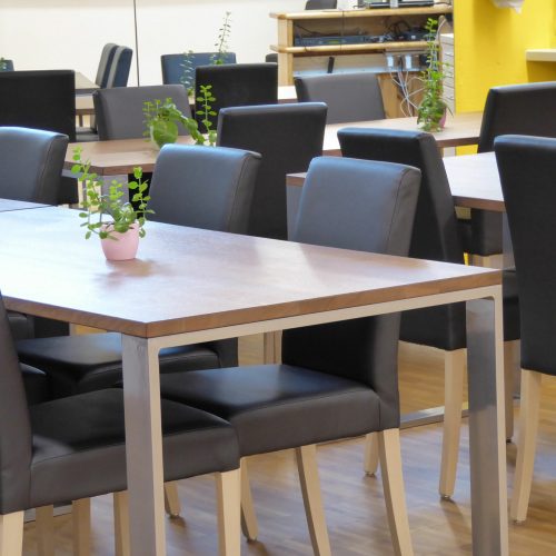 Saal-Tische-2